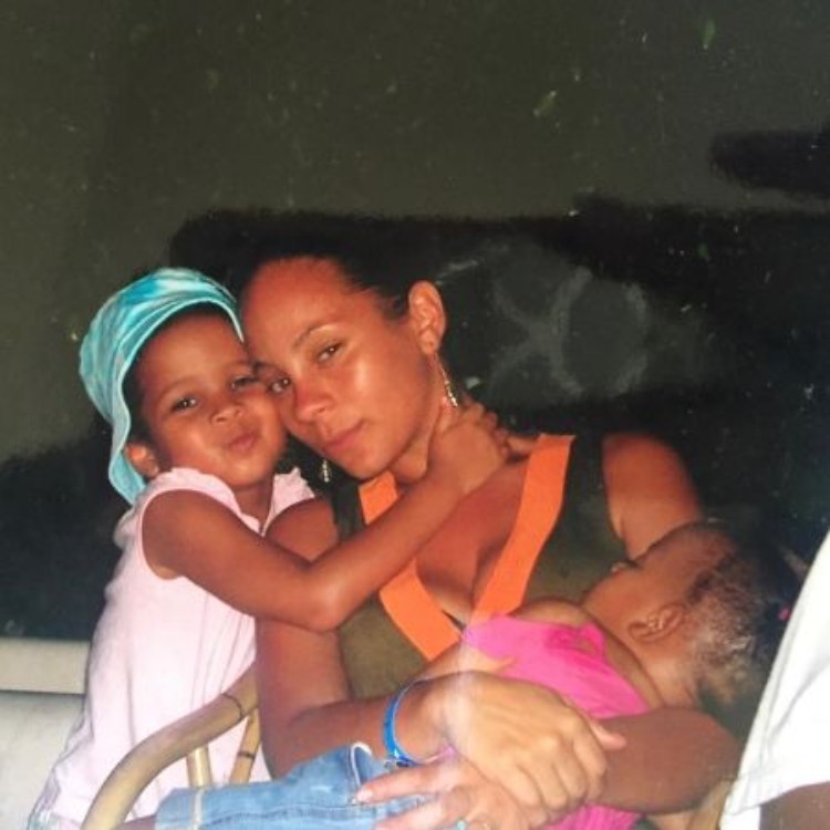 Aniya Wayans with her mother and sister